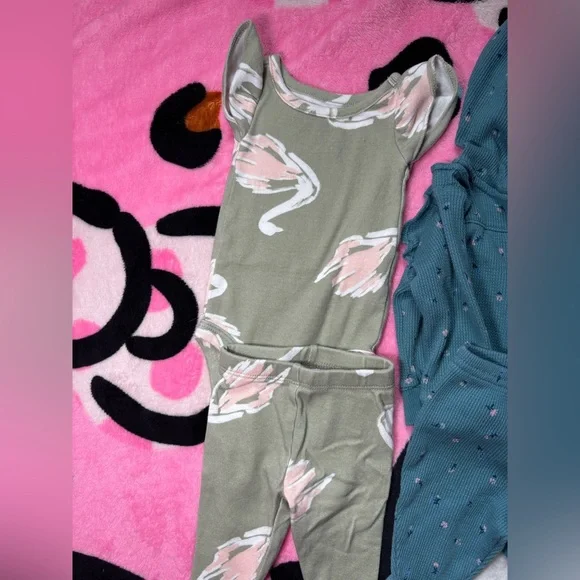 Newborn girl matching sets bundle - Picture 4 of 5